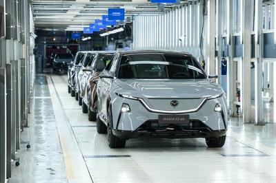 馬自達(dá)EZ-60雙喜臨門，榮膺“2025中國(guó)十佳車身”及“最佳材料獎(jiǎng)”